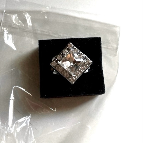 NWT Geometric Rhinestone Ring - Picture 7 of 14